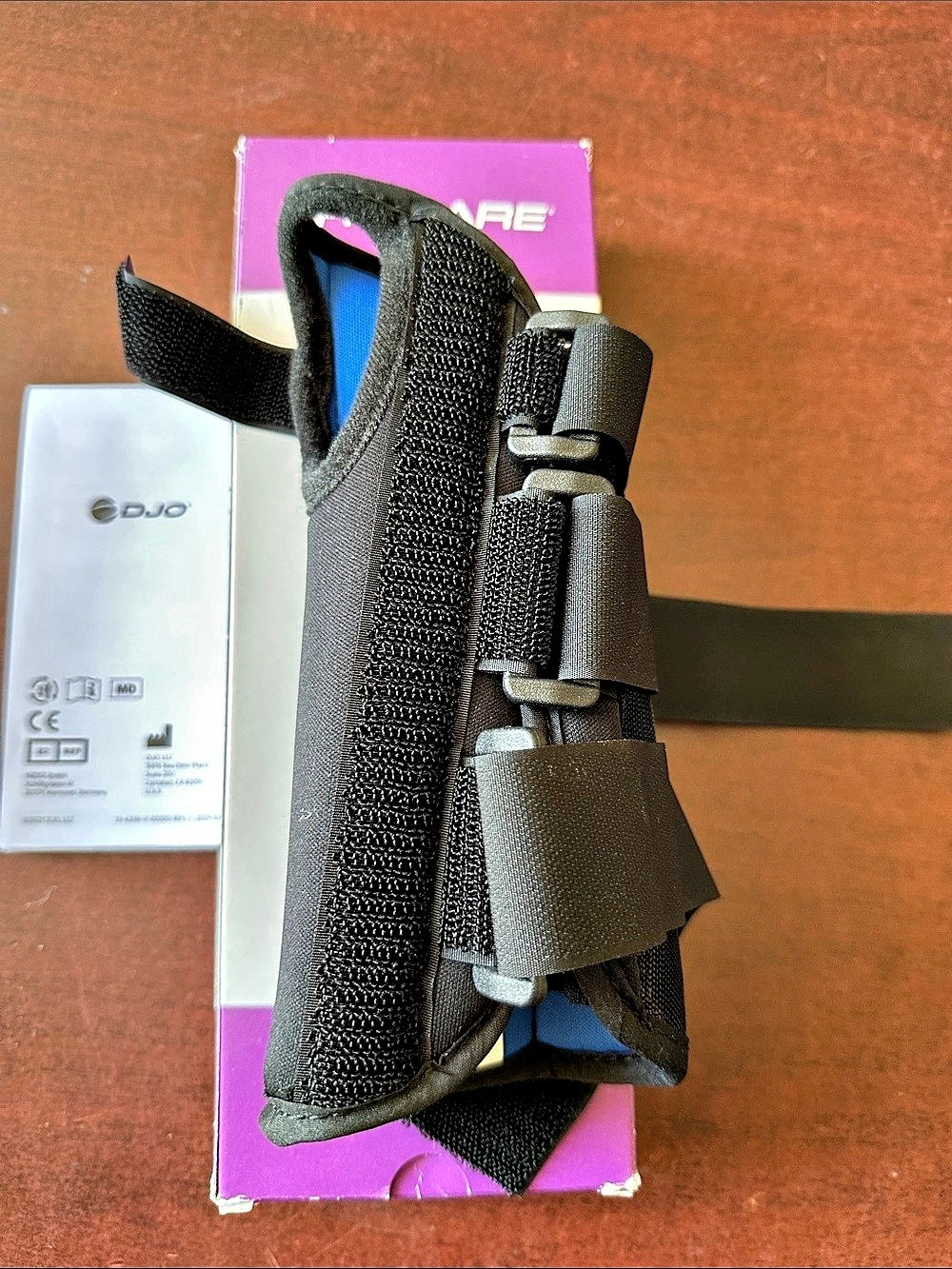 DJO Comfort Form Wrist RT Wrist Brace Large NWT